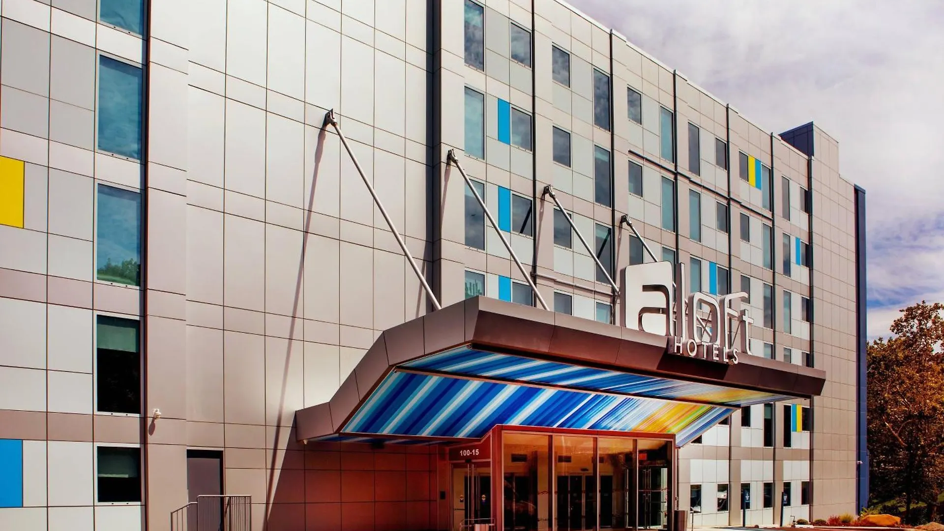 Aloft New York Laguardia Airport Hotel